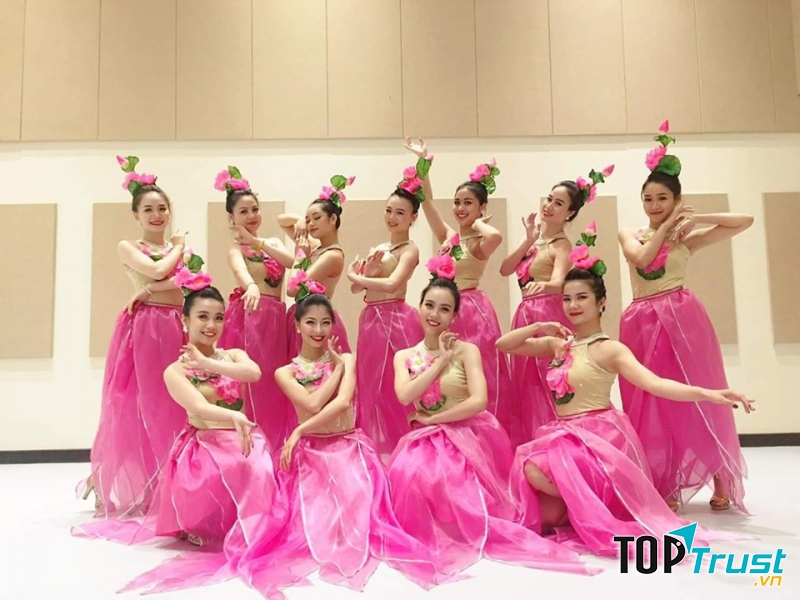 Trang phục biểu diễn LÊ PHẠM