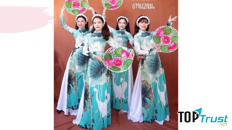 Trang phục biểu diễn LÊ PHẠM