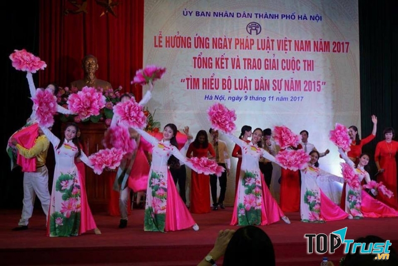 Trang phục biểu diễn MyMy