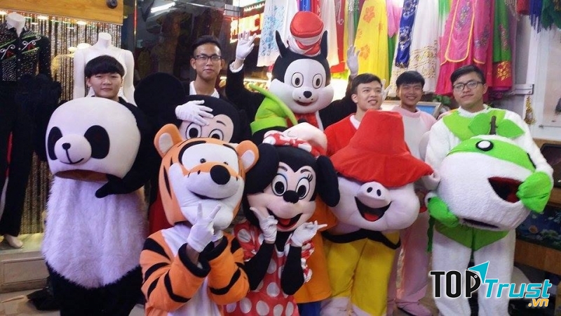Trang phục biểu diễn Phương Trần