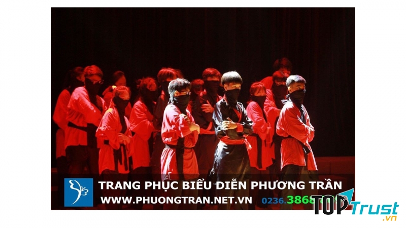 Trang phục biểu diễn Phương Trần
