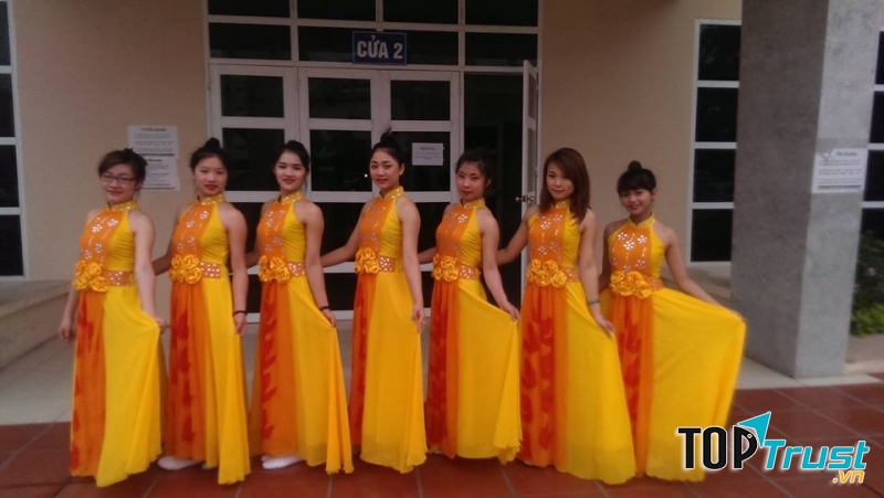 Trang phục biểu diễn Quỳnh Thu