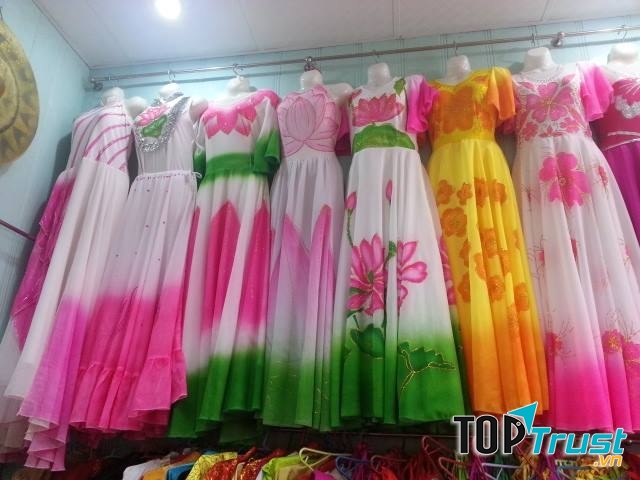 Trang phục biểu diễn Quỳnh Thu