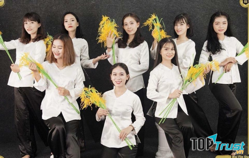 Trang phục biểu diễn Salla