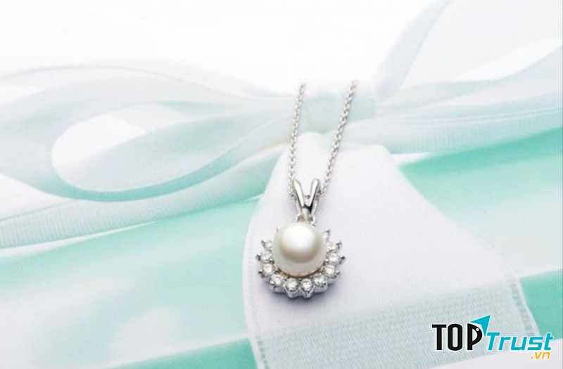 Tặng trang sức cho mẹ chắc chắn mẹ rất hài lòng đấy!