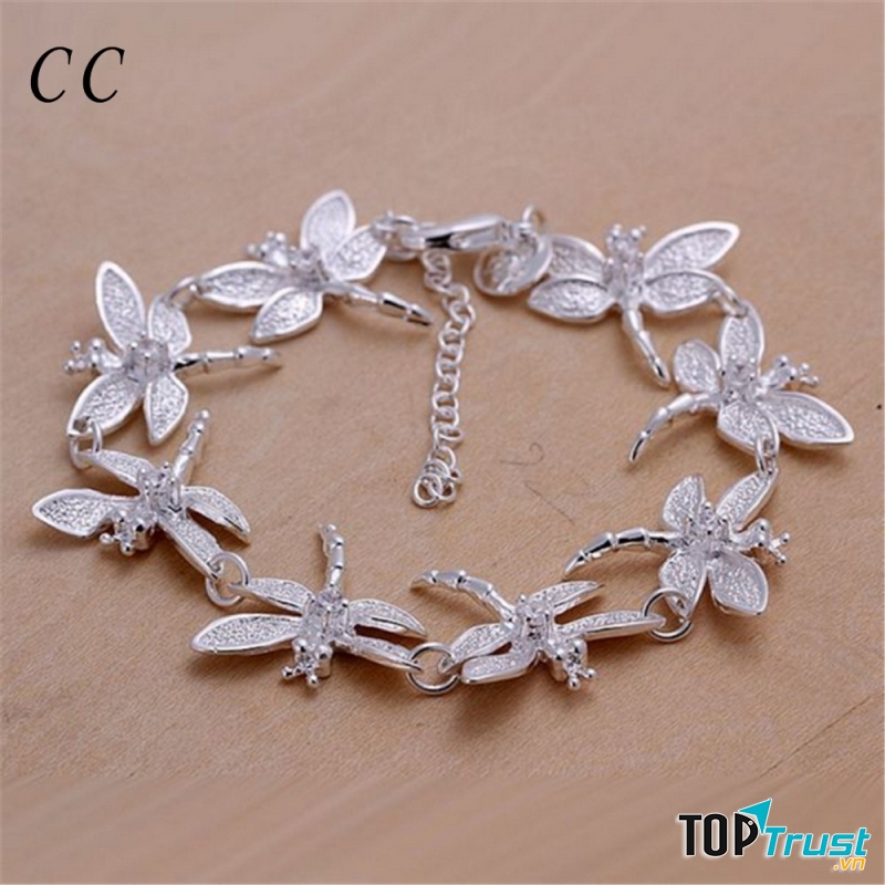 Lắc tay chuồn chuồn này chính là món quà vô cùng dễ thương cho bạn gái thân