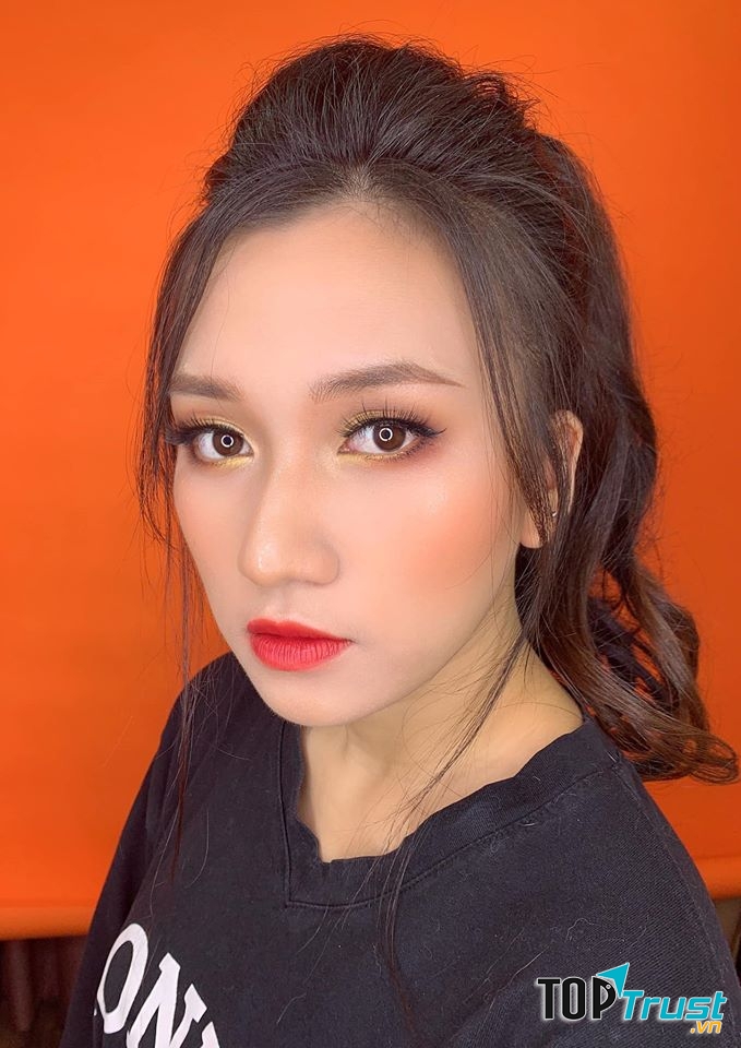 Trang sun makeup