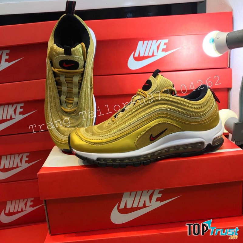 rang Tailor-SHOP. Socks & SHOE có đầy đủ các sản phẩm của những hãng giày nổi tiếng như Adidas, Nike,...