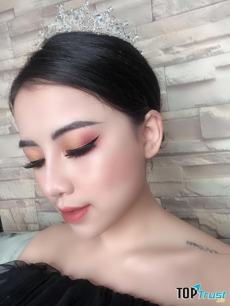 Trang Tây Make Up