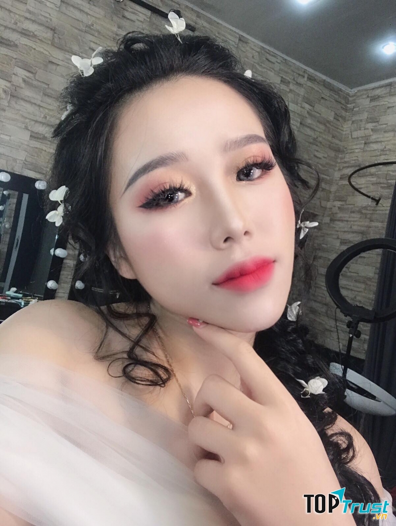 Trang Tây Make Up