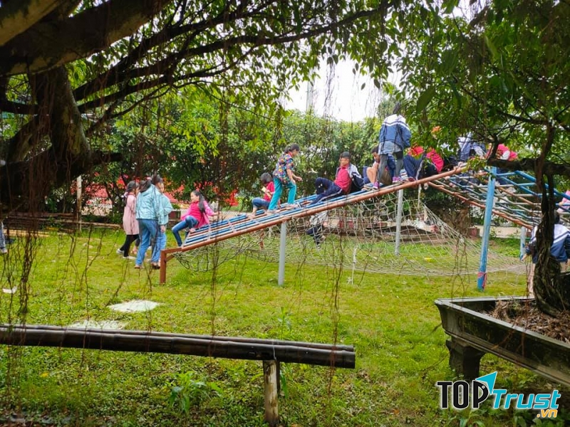 Trang trại giáo dục Việt Village