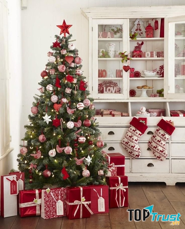 Trang trí cây thông Noel