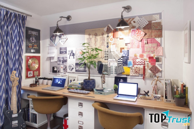 Vị trí đặt bức tranh này tốt nhất là gần điện thoại bàn