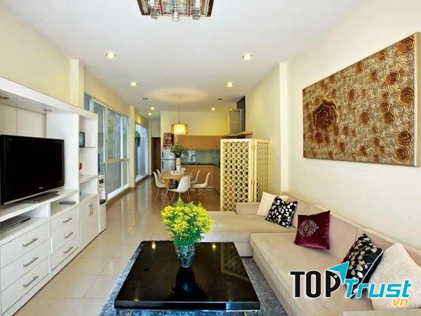 Trang trí lại nơi ở và bố trí lại bàn làm việc.