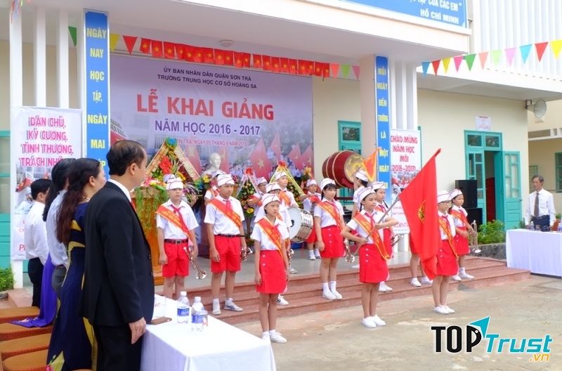 Trang trí lễ khai giảng trường THCS, THPT