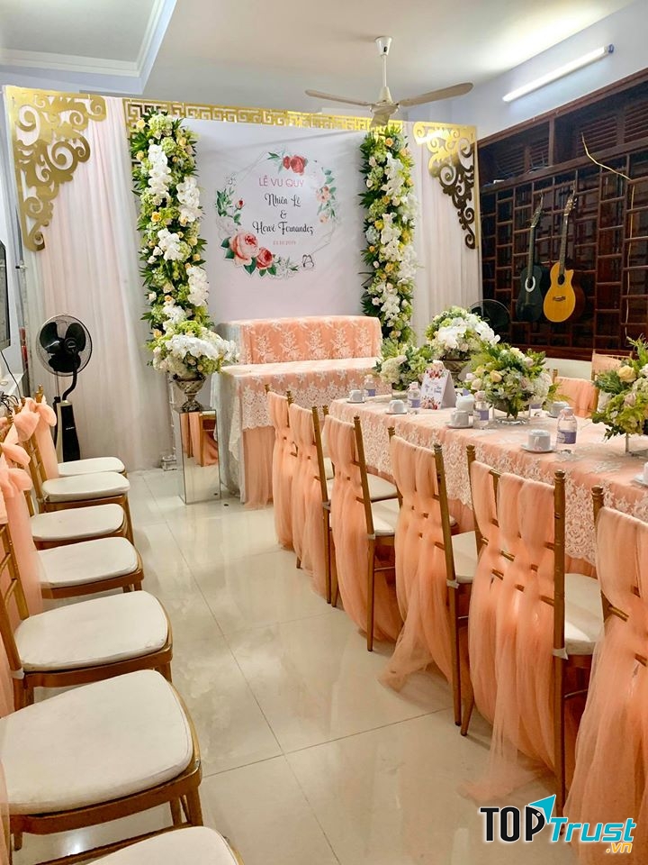 Trang trí tiệc cưới hỏi Happy