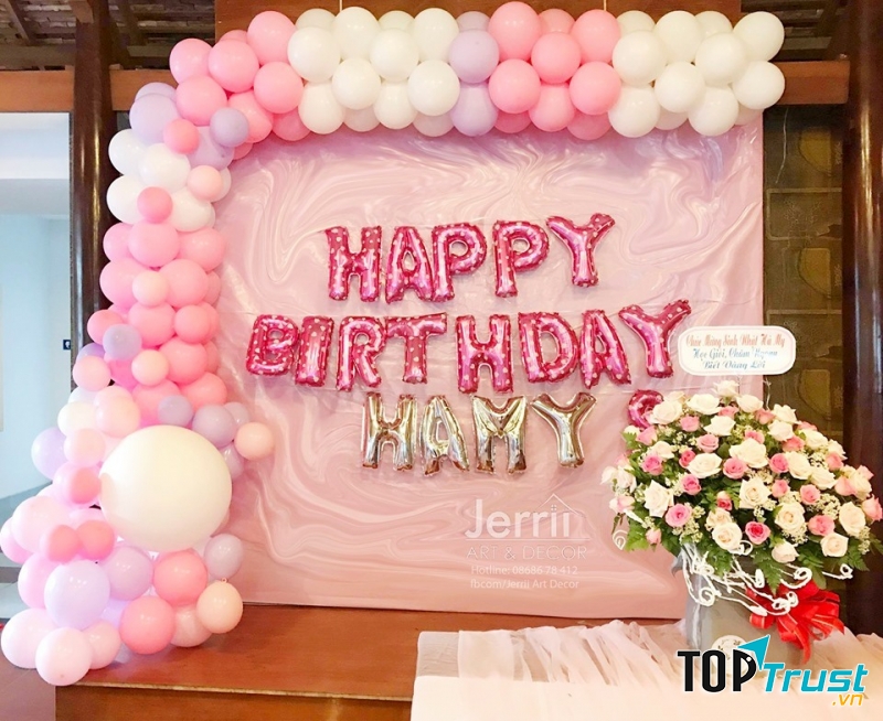 Tại Jerrii, các chủ đề cập nhật liên tục , mẫu cũ được “remake” thường xuyên tạo nên một kho lựa chọn vô cùng phong phú cho khách hàng