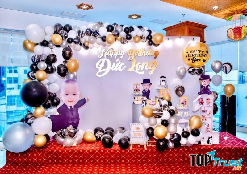 Bạn có thể lựa chọn tổ chức và trang trí tiệc sinh nhật tại nhà hoặc nhà hàng