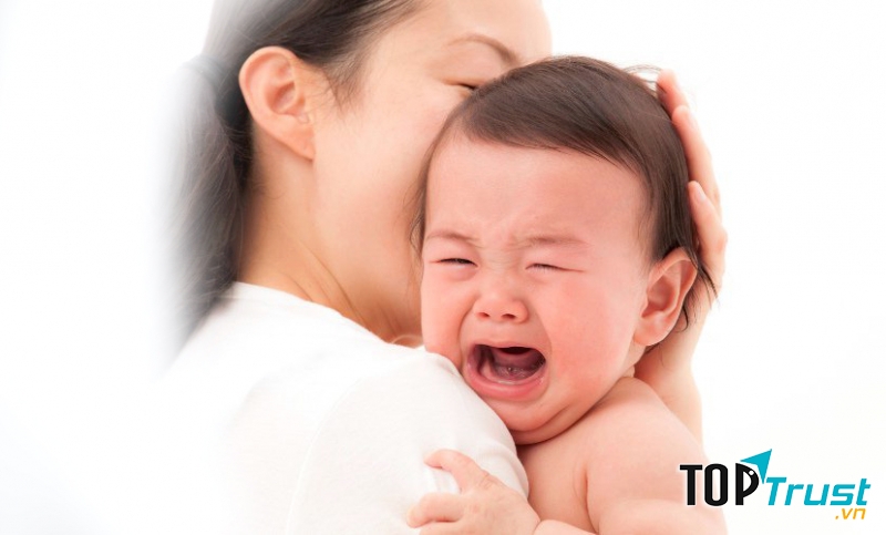 Tránh để trẻ khóc nhiều