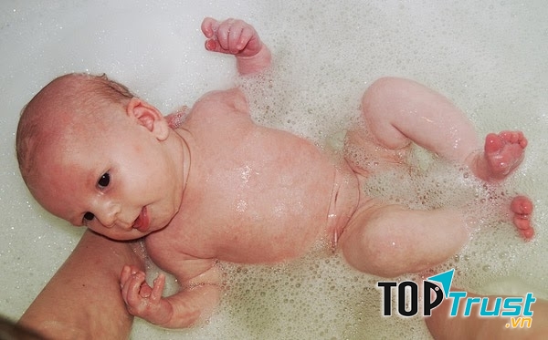 Không nên lạm dụng các sản phẩm chăm sóc da cho trẻ
