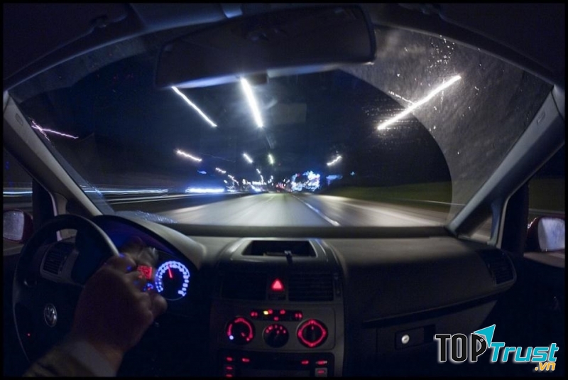 Tránh lái xe vào khung giờ ban đêm