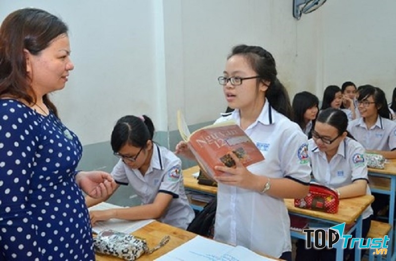 Học sinh trả lời câu hỏi của giáo viên,.