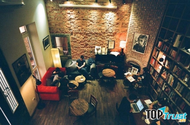 Tranquil Book & Coffee - Cafe sách cho người độc thân