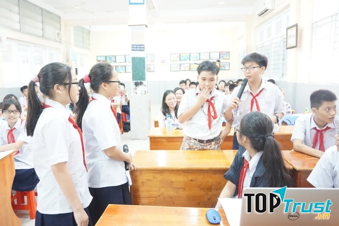 Việc học theo cách trao đổi, hỏi đáp kiến thức với nhau cực kì là có hiệu quả.