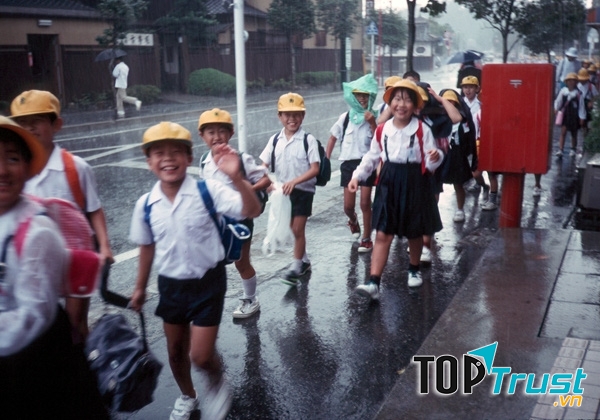 Trẻ em Nhật được dạy cách biết nghĩ cho lợi ích của người khác.