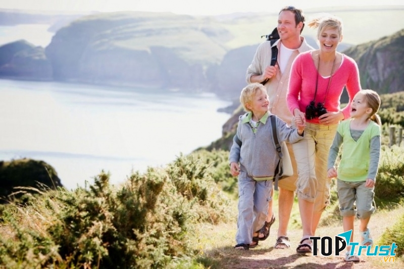 Đi du lịch cùng gia đình là cơ hội để các thành viên trong gia đình gắn bó với nhau hơn
