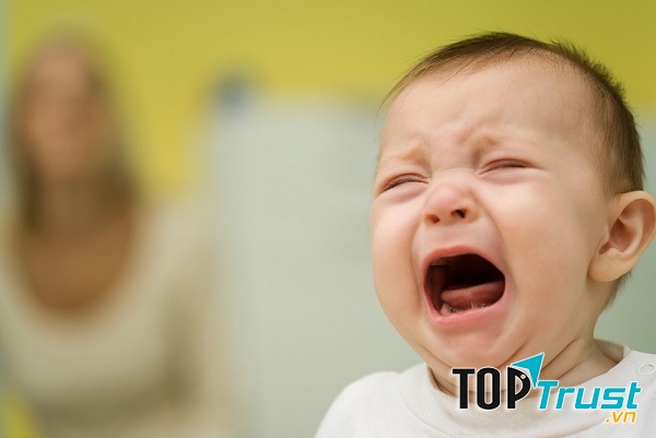 Trẻ mè nheo, không chịu nghe lời