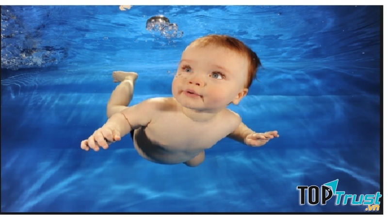 Trẻ có khả năng biết bơi