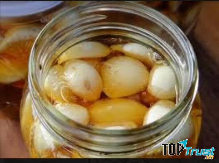 Tỏi ngâm giấm đem ăn hàng ngày trị cao huyết áp