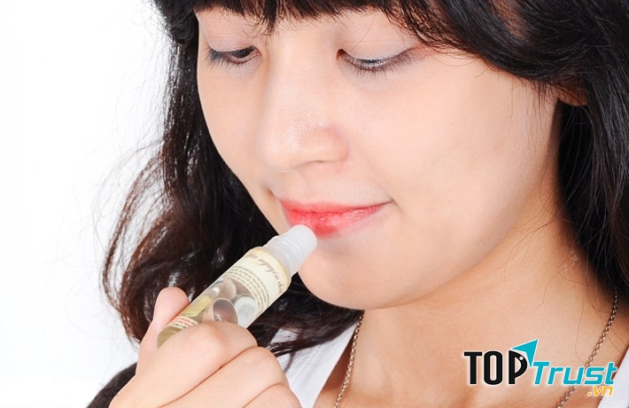 Trị môi khô nứt nẻ