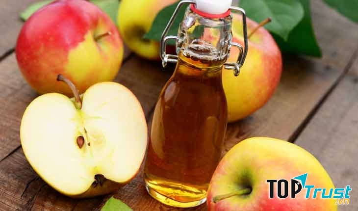 Trị mụn là một trong những công dụng làm đẹp tuyệt vời từ giấm táo