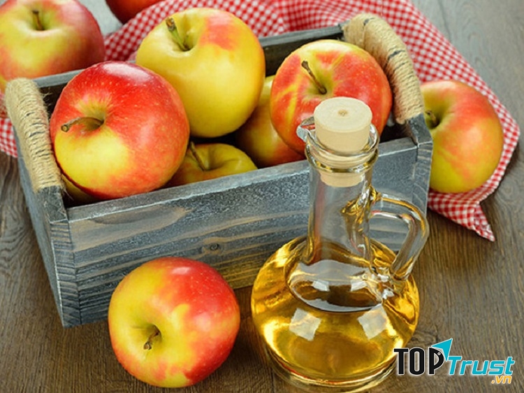 Trị mụn là một trong những công dụng làm đẹp tuyệt vời từ giấm táo