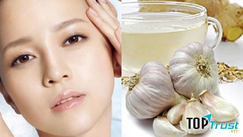 Nước ép tỏi trị mụn ẩn dưới da