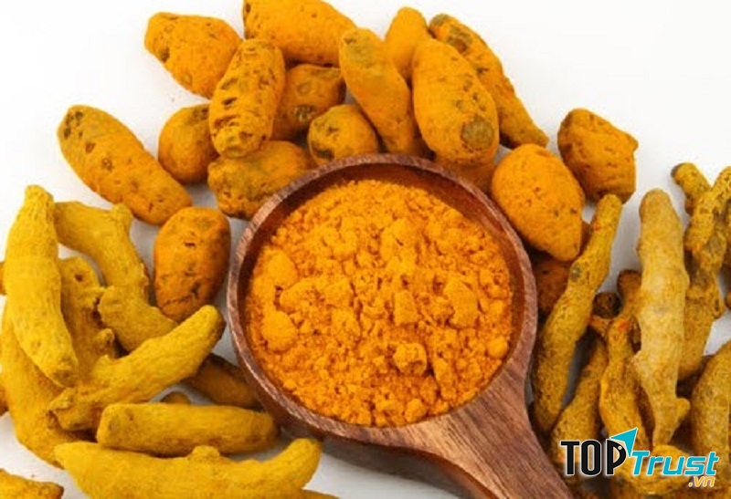 Củ nghệ rất hiệu quả trong việc trị thâm do vết mụn tạo ra.