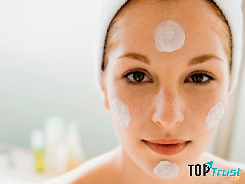 Kem đánh răng có thể giúp chúng ta đối đầu với những loại mụn cứng đầu nhất.