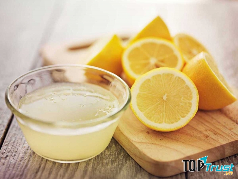 Chanh giúp tẩy tế bào chết, sát trùng rất tốt.