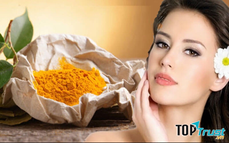 Đắp mặt nạ tinh bột nghệ là một phương pháp trị mụn hiệu quả