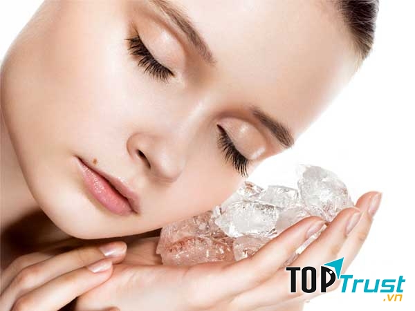 Nước đá trị mụn và giúp da căng mịn