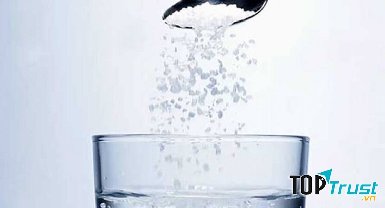 Nước muối giúp giảm đau nhức răng