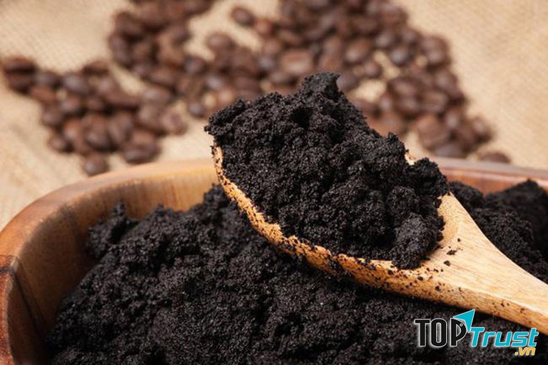 Trị rạn da bằng bã cà phê