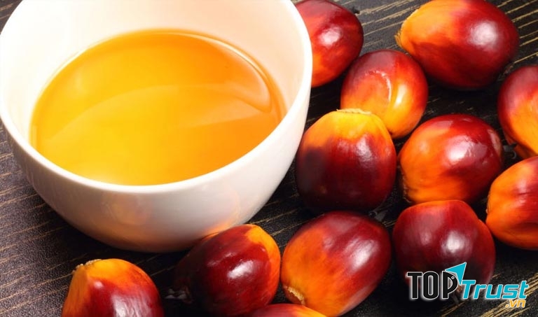 Trị rạn da bằng dầu cọ