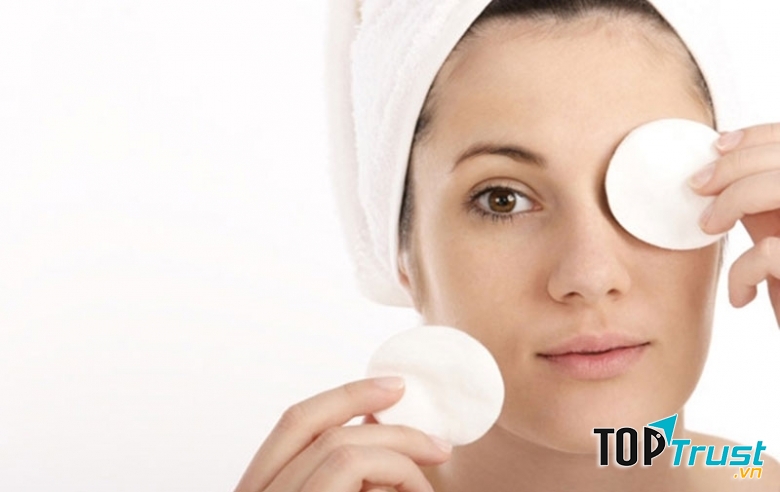 Trị thâm mắt đơn giản với muối