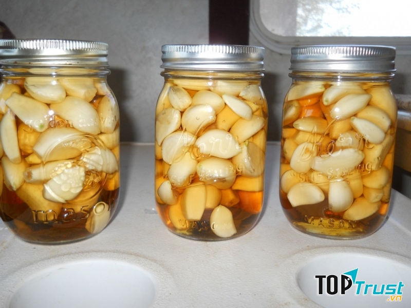 Tỏi ngâm giấm trị ho, viêm họng hiệu quả