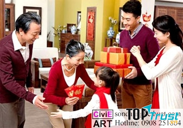 Trích một phần lương để mua quà cho ba mẹ