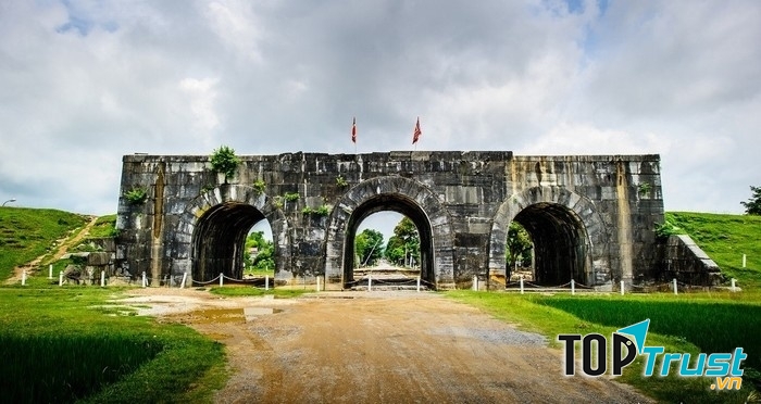 Thành nhà Hô ở Thanh Hóa