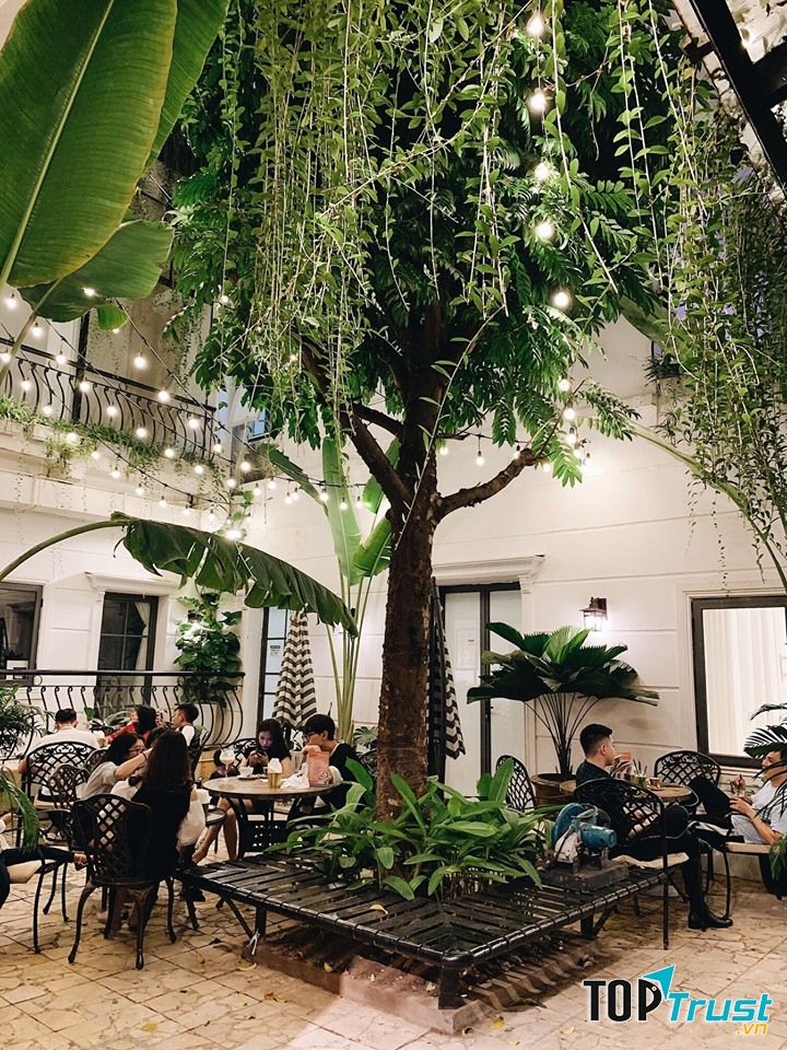 Không gian xanh tại Trill Bistro